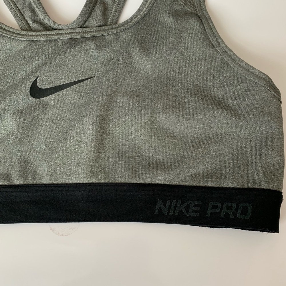 Nike Women’s Sports Bra - Picture 2 of 4